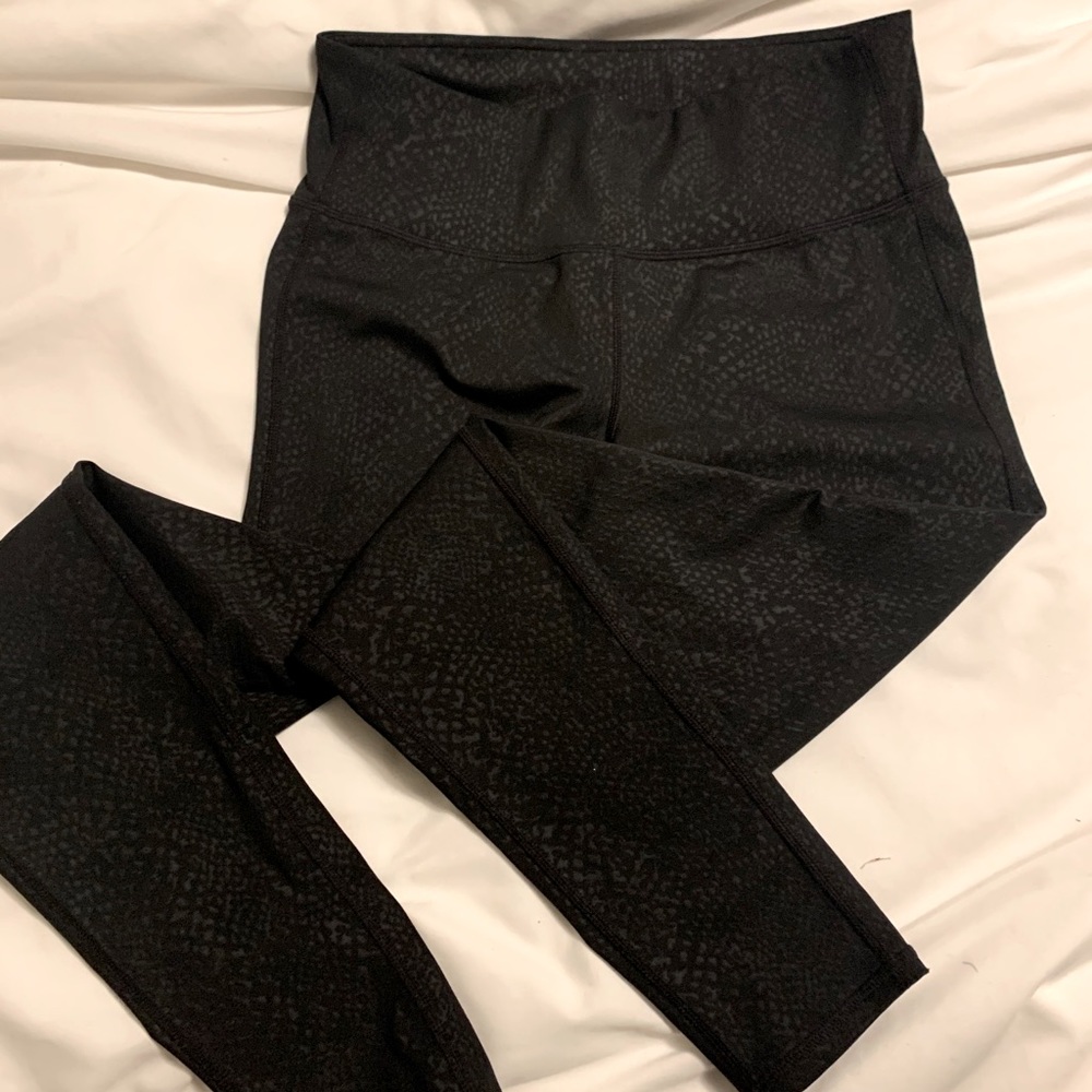 Athleta leggings. Black snake print. Size small